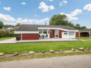 6 person holiday home in Bjert in Grønninghoved Strand